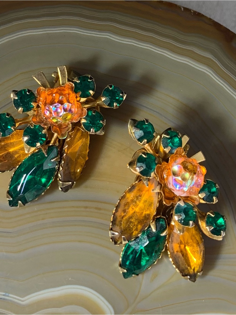 VINTAGE BEAJEWELS GREEN AMBER AB CLIP ON CLUSTER EARRINGS 1950"s